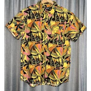 Men’s Super Massive Tropical Camouflage Short Sleeve Button Up Size Medium